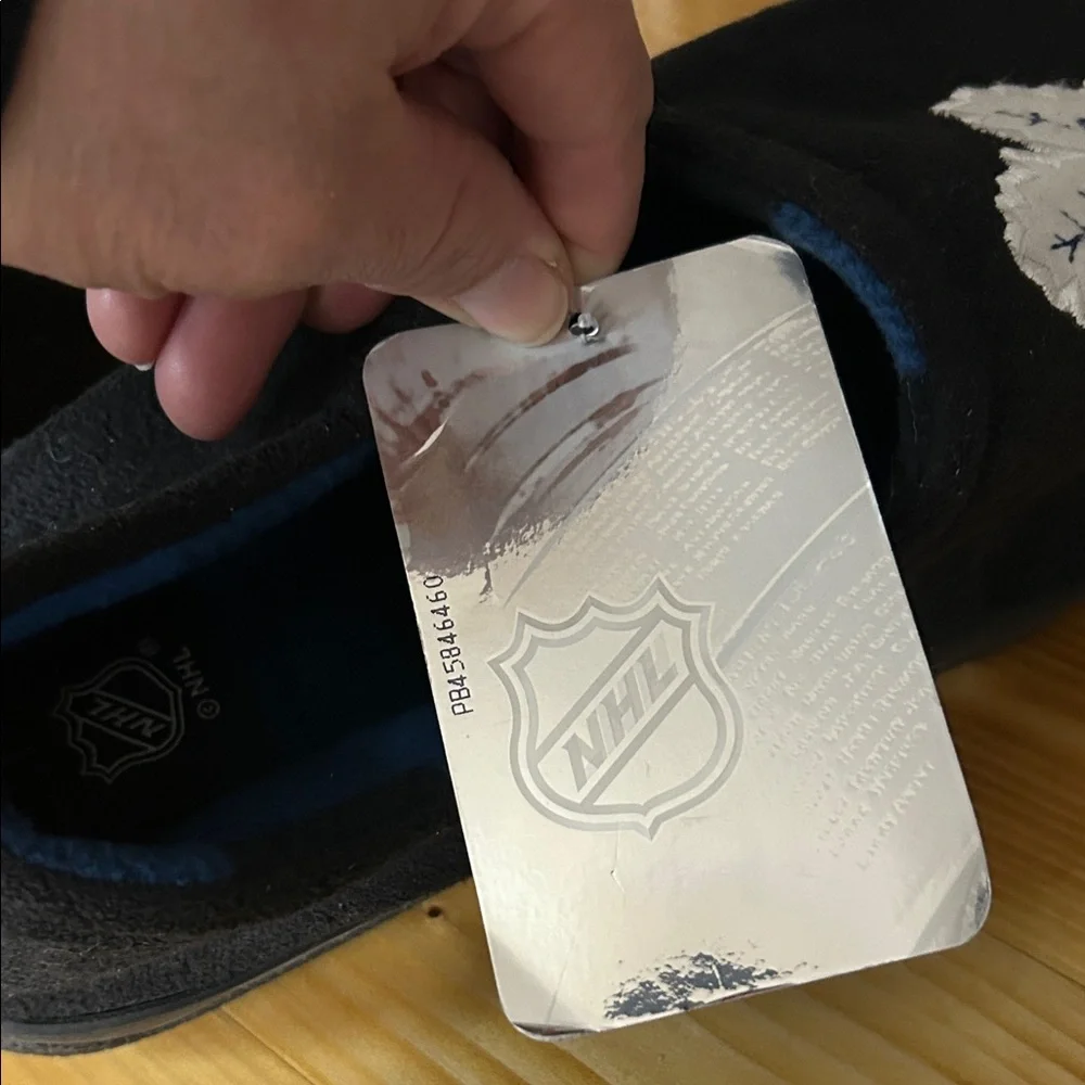 NHL Toronto Maple Leafs mens black and Blue Slippers size 8-10 - Picture 10 of 10